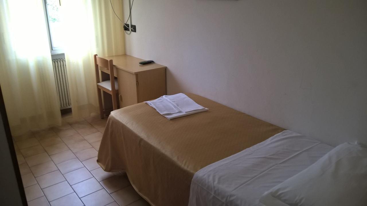 Hotel Parigi Castel San Pietro Terme Habitación foto