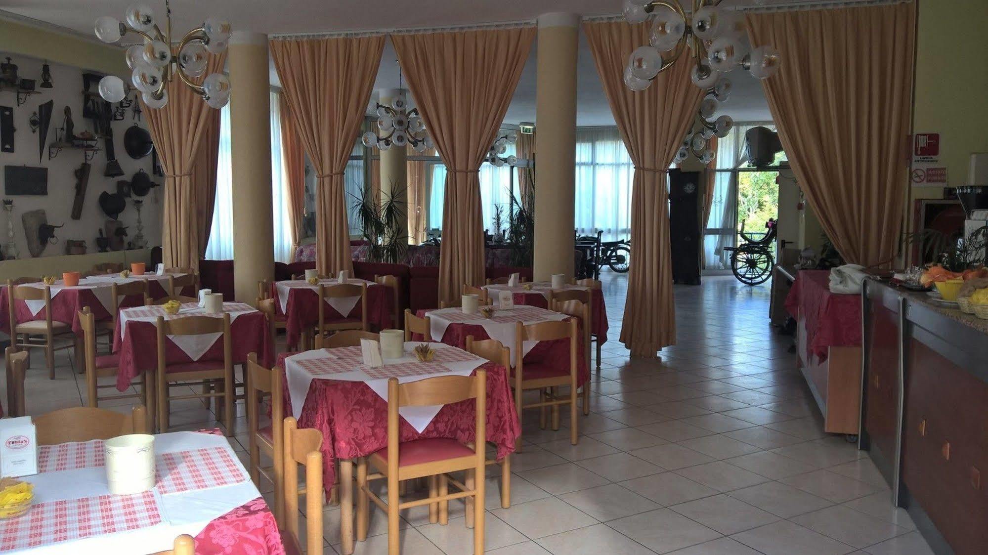 Hotel Parigi Castel San Pietro Terme Exterior foto